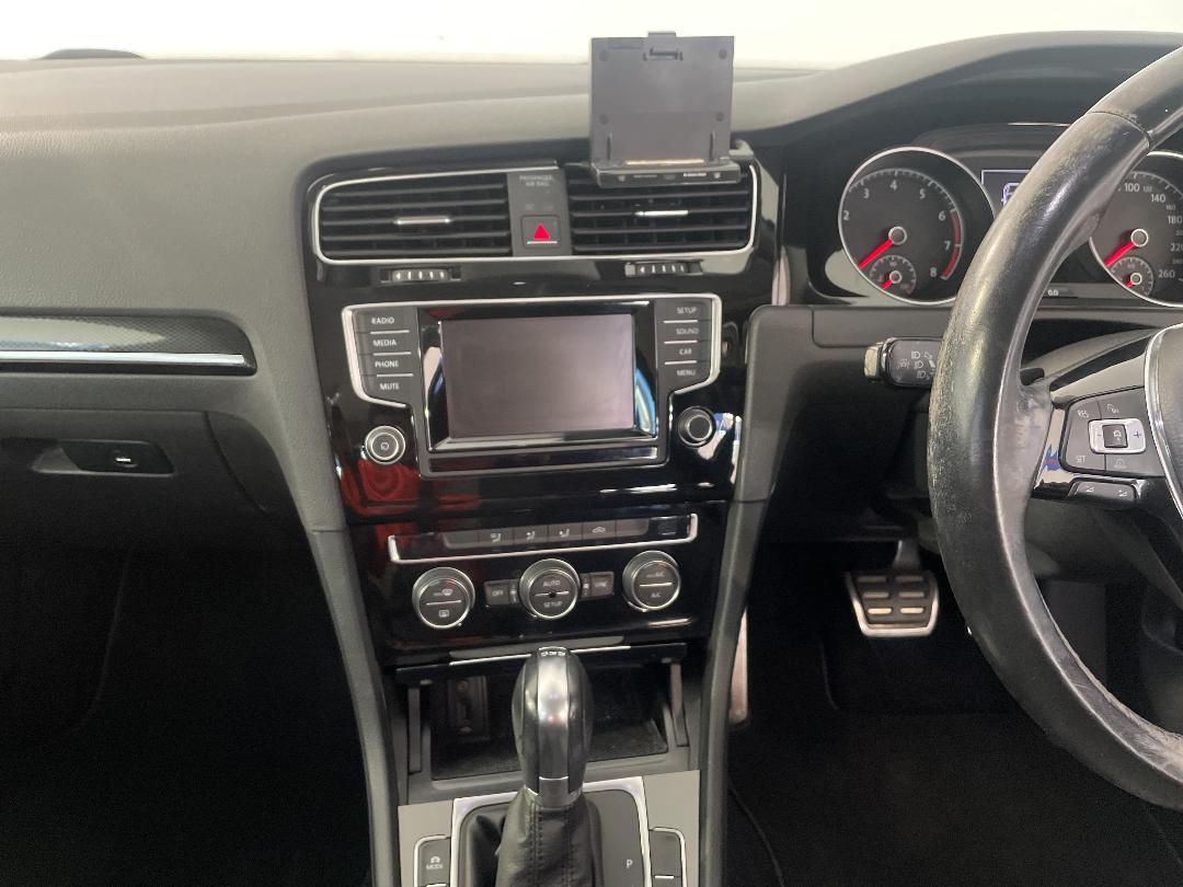 Photo '18' of Volkswagen Golf Photo '18' of Volkswagen Golf