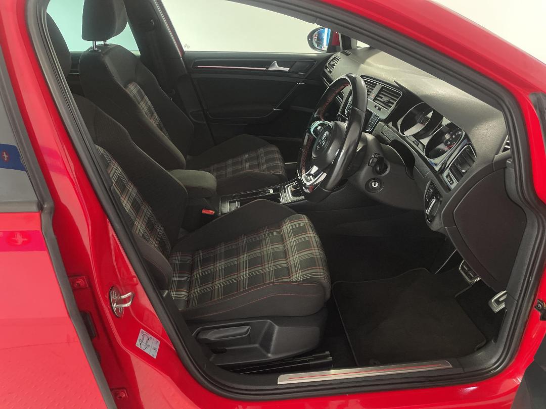 Photo '16' of Volkswagen Golf Photo '16' of Volkswagen Golf