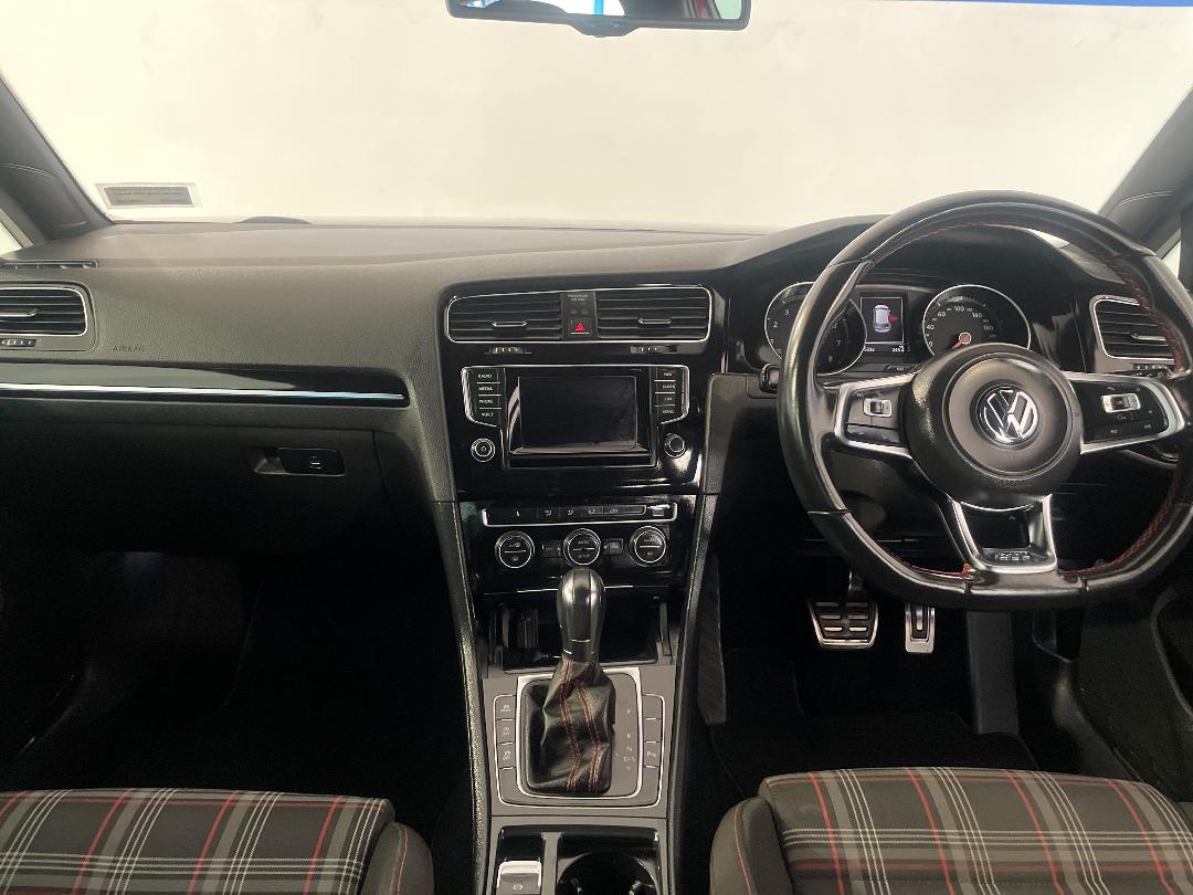 Photo '17' of Volkswagen Golf Photo '17' of Volkswagen Golf