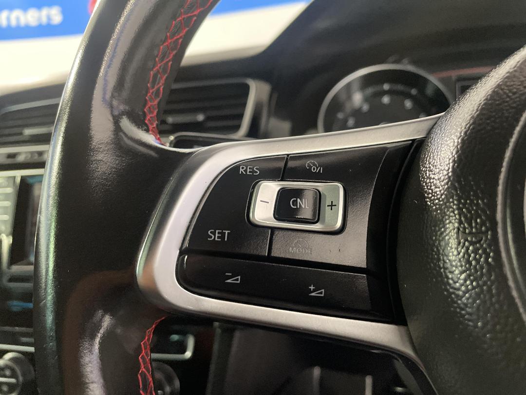 Photo '26' of Volkswagen Golf Photo '26' of Volkswagen Golf