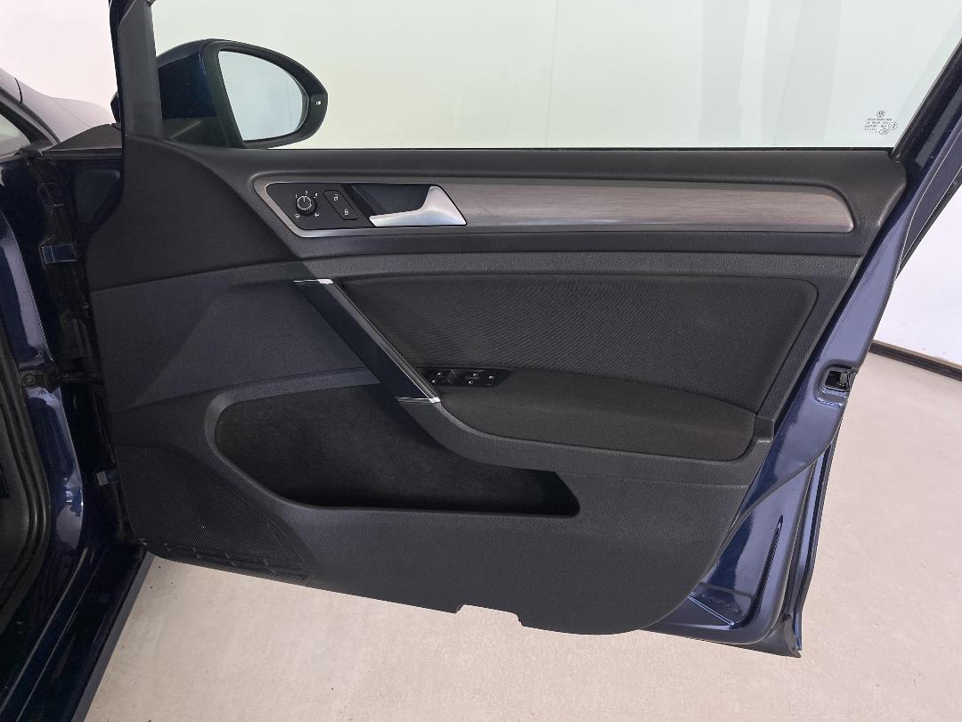 Photo '15' of Volkswagen Golf