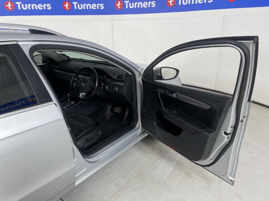 Photo '15' of Volkswagen Passat Photo '15' of Volkswagen Passat