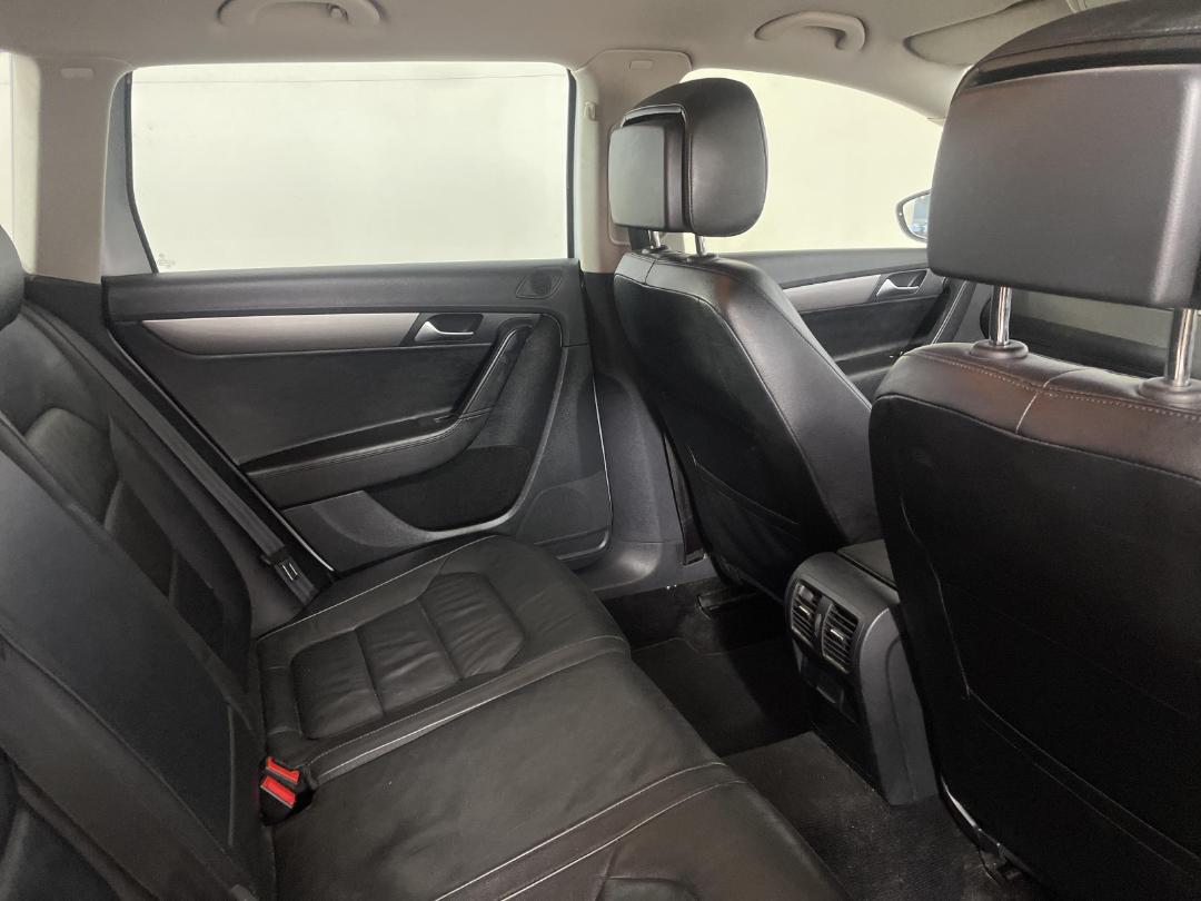 Photo '20' of Volkswagen Passat Photo '20' of Volkswagen Passat