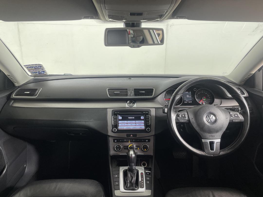 Photo '17' of Volkswagen Passat Photo '17' of Volkswagen Passat