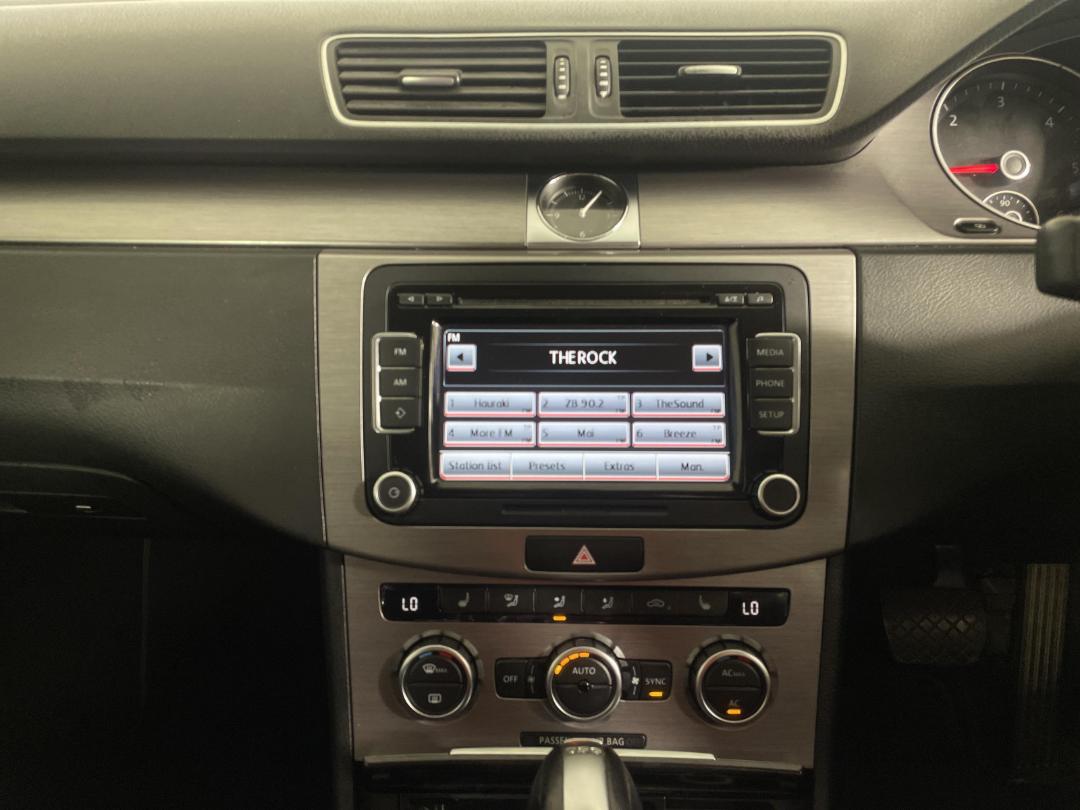 Photo '18' of Volkswagen Passat Photo '18' of Volkswagen Passat