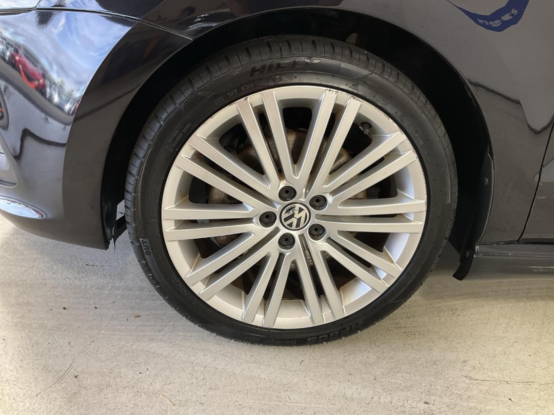 Photo '10' of Volkswagen Polo Photo '10' of Volkswagen Polo