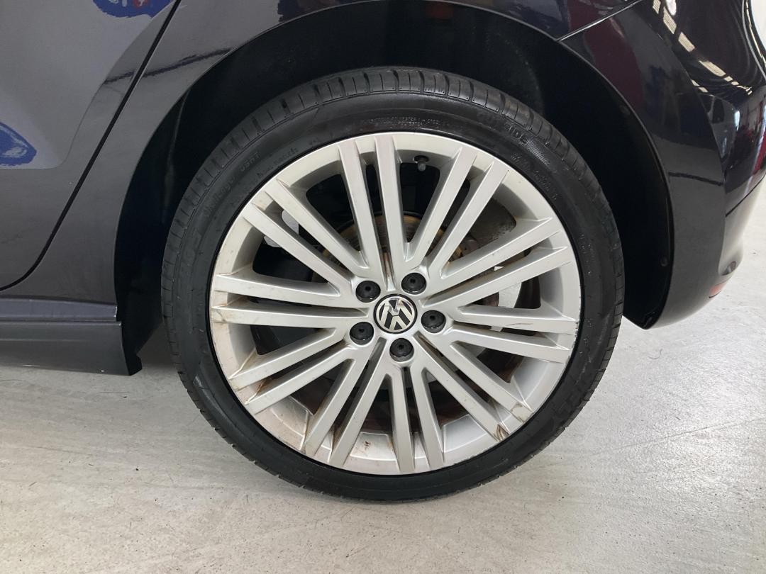 Photo '11' of Volkswagen Polo Photo '11' of Volkswagen Polo