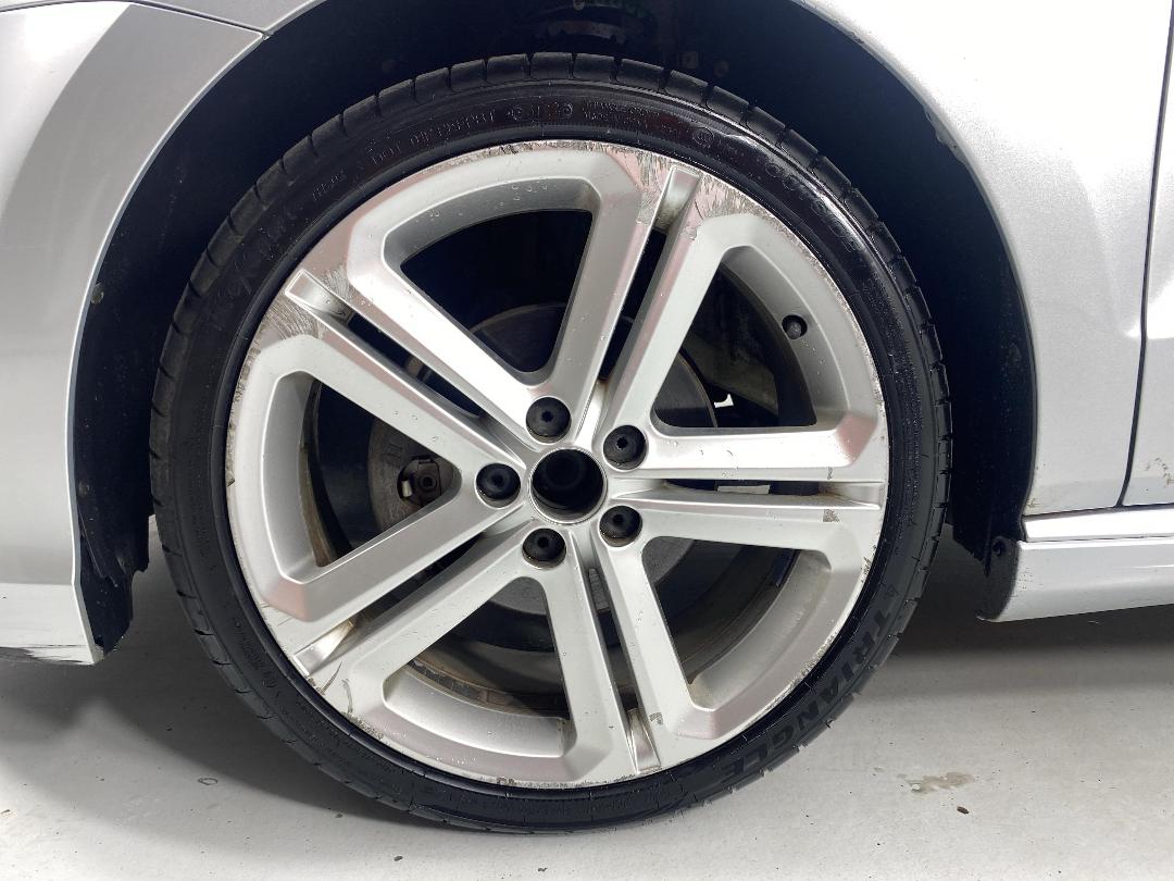 Photo '10' of Volkswagen Polo Photo '10' of Volkswagen Polo