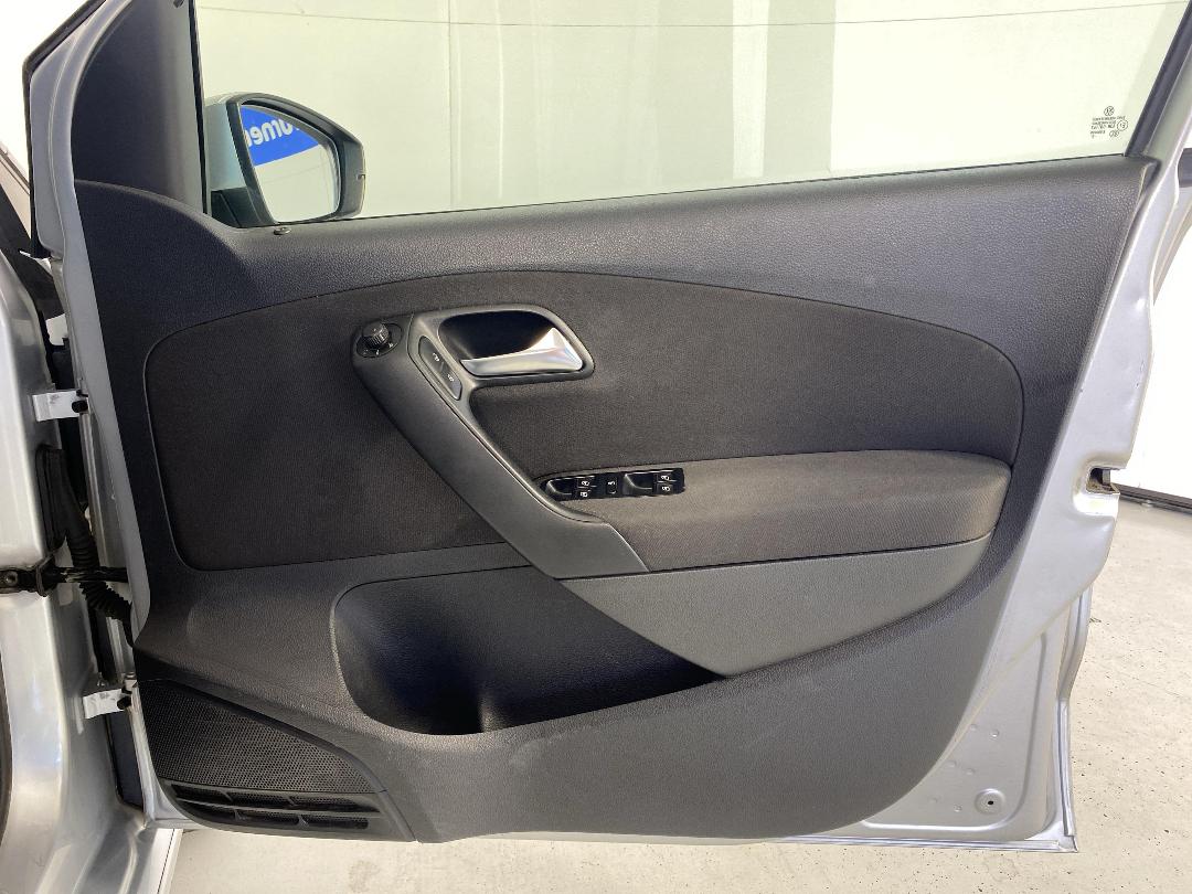 Photo '15' of Volkswagen Polo Photo '15' of Volkswagen Polo