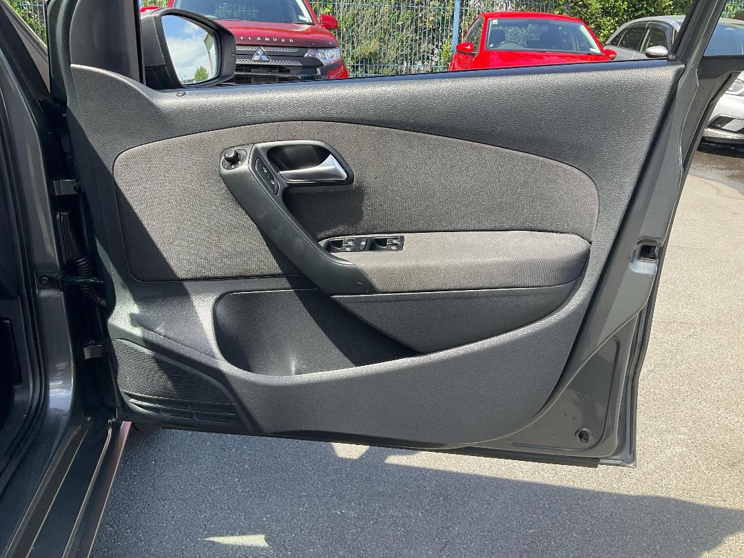 Photo '15' of Volkswagen Polo Photo '15' of Volkswagen Polo