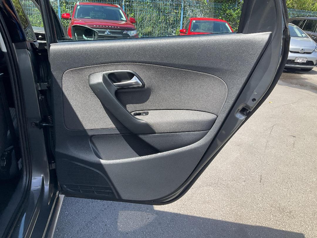 Photo '19' of Volkswagen Polo Photo '19' of Volkswagen Polo