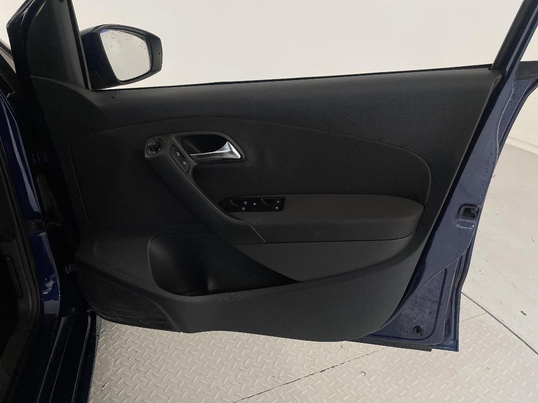 Photo '15' of Volkswagen Polo Photo '15' of Volkswagen Polo