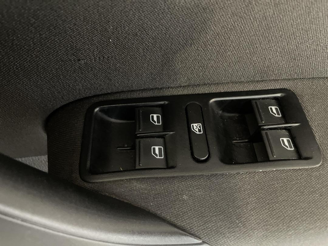 Photo '24' of Volkswagen Polo Photo '24' of Volkswagen Polo