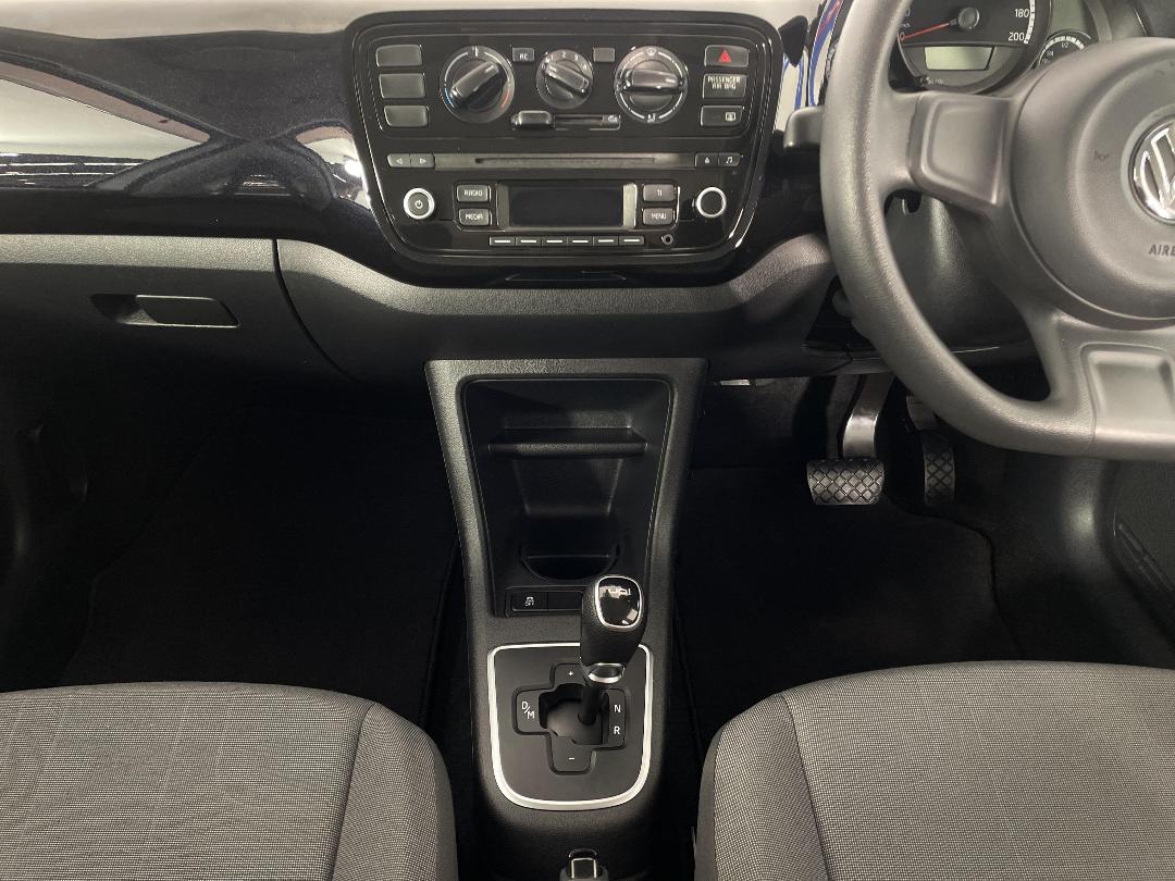 Photo '18' of Volkswagen UP