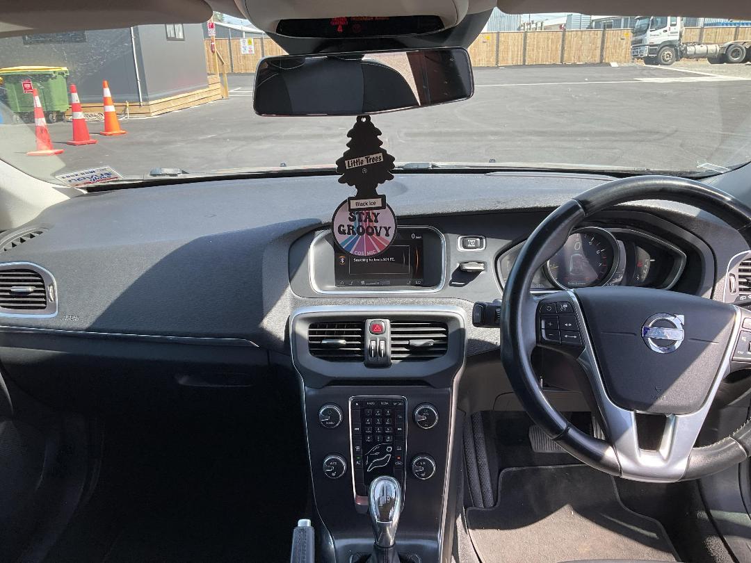 Photo '10' of Volvo V40 T4