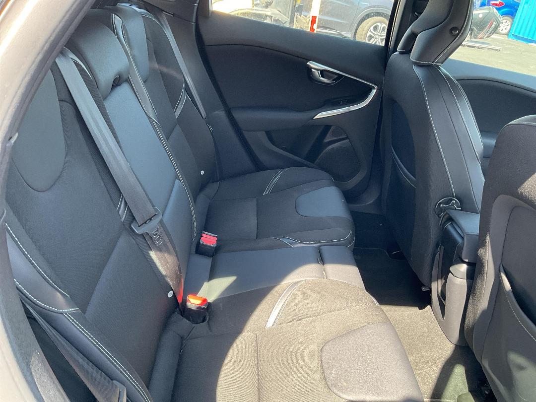 Photo '12' of Volvo V40 T4