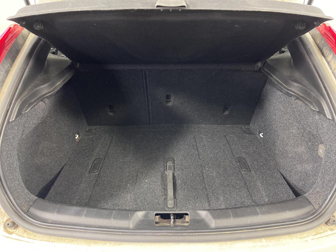 Photo '14' of Volvo V40