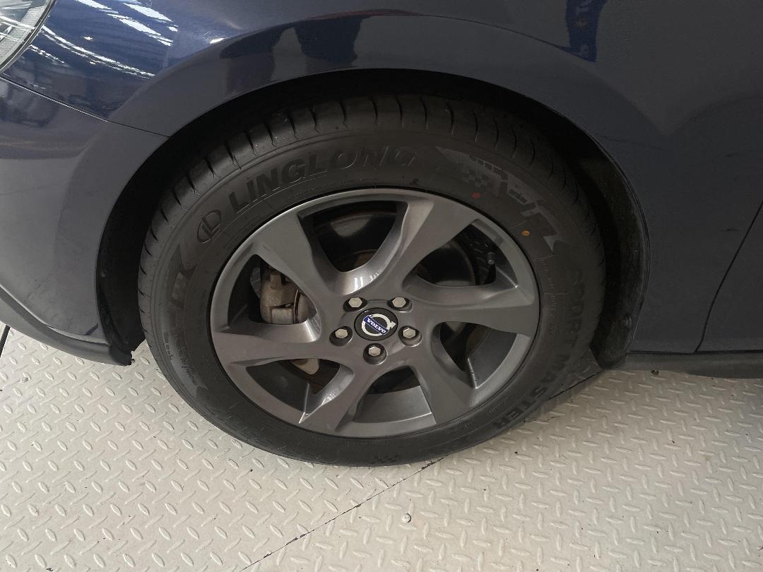 Photo '10' of Volvo V40