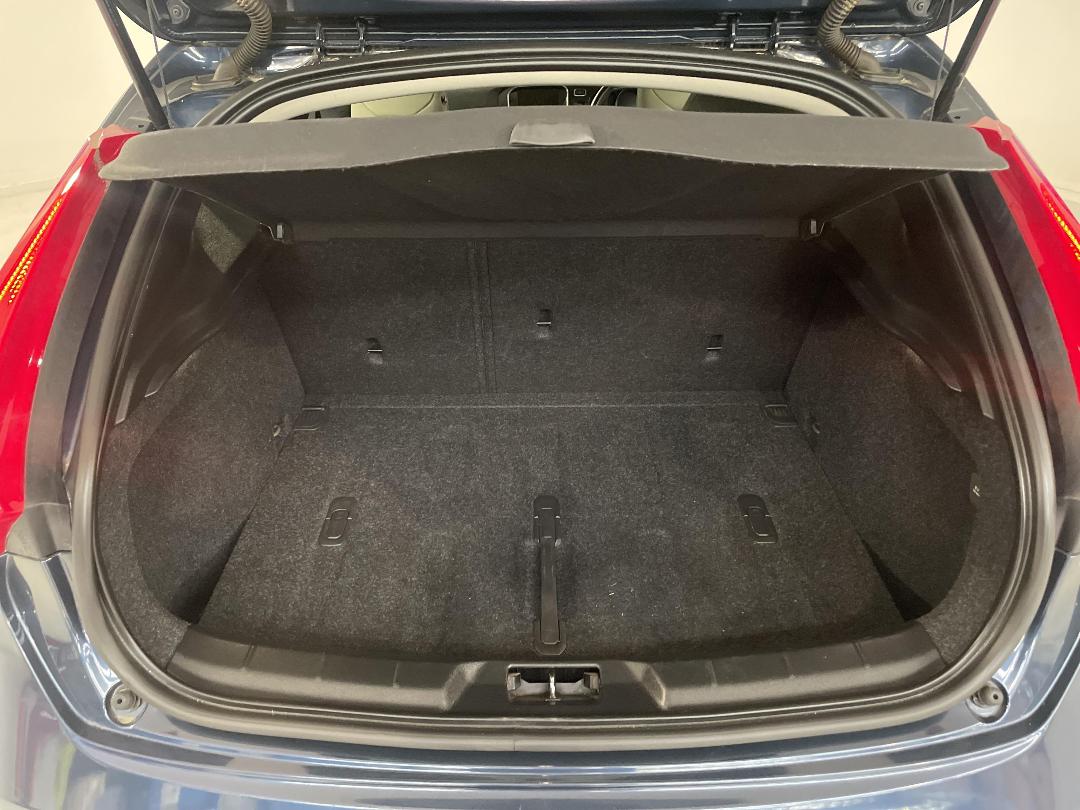 Photo '14' of Volvo V40