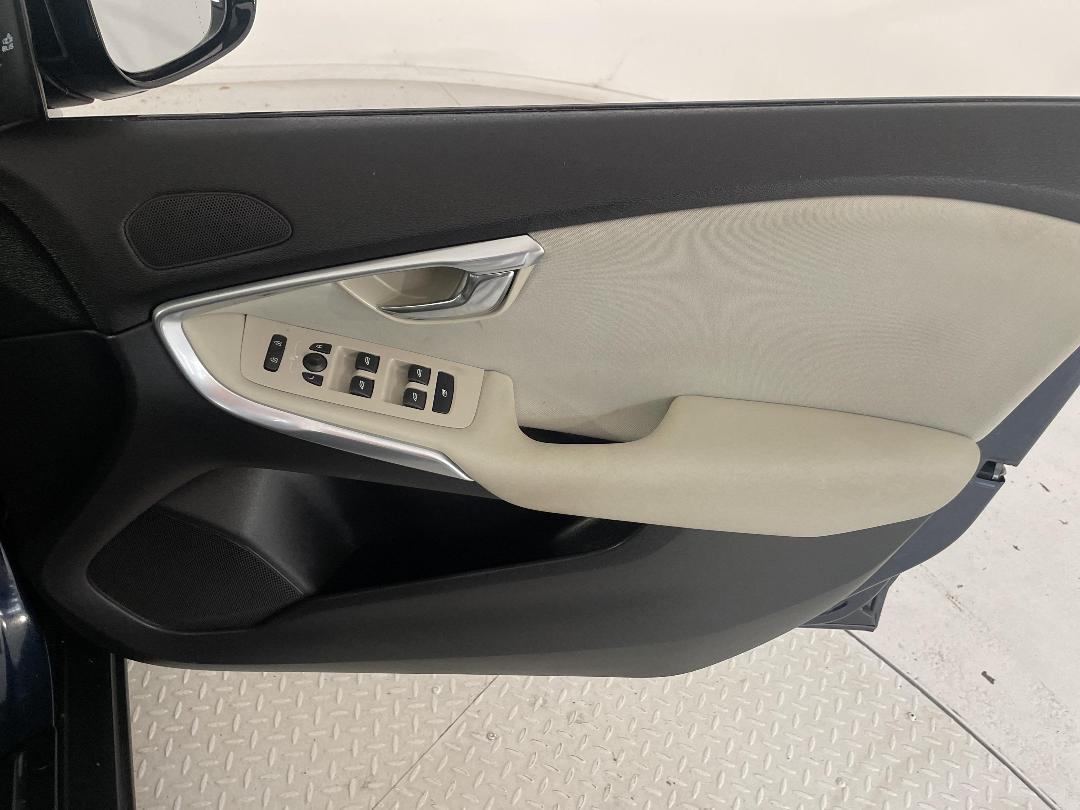 Photo '15' of Volvo V40