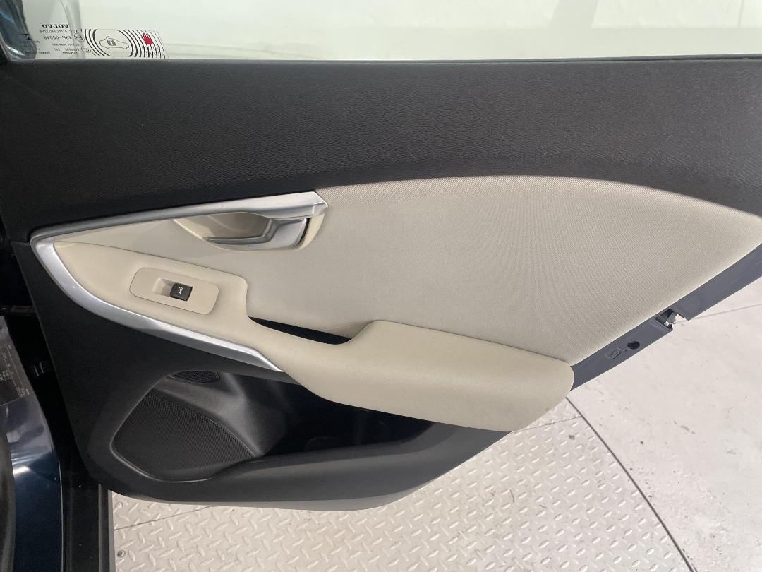 Photo '19' of Volvo V40