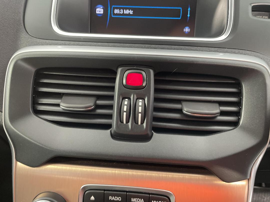 Photo '30' of Volvo V40