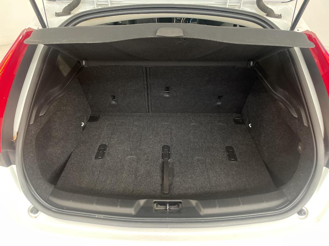 Photo '14' of Volvo V40 Photo '14' of Volvo V40