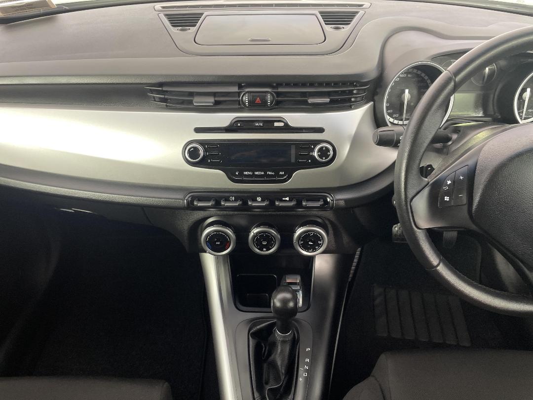 Photo '18' of Alfa Romeo Giulietta Photo '18' of Alfa Romeo Giulietta