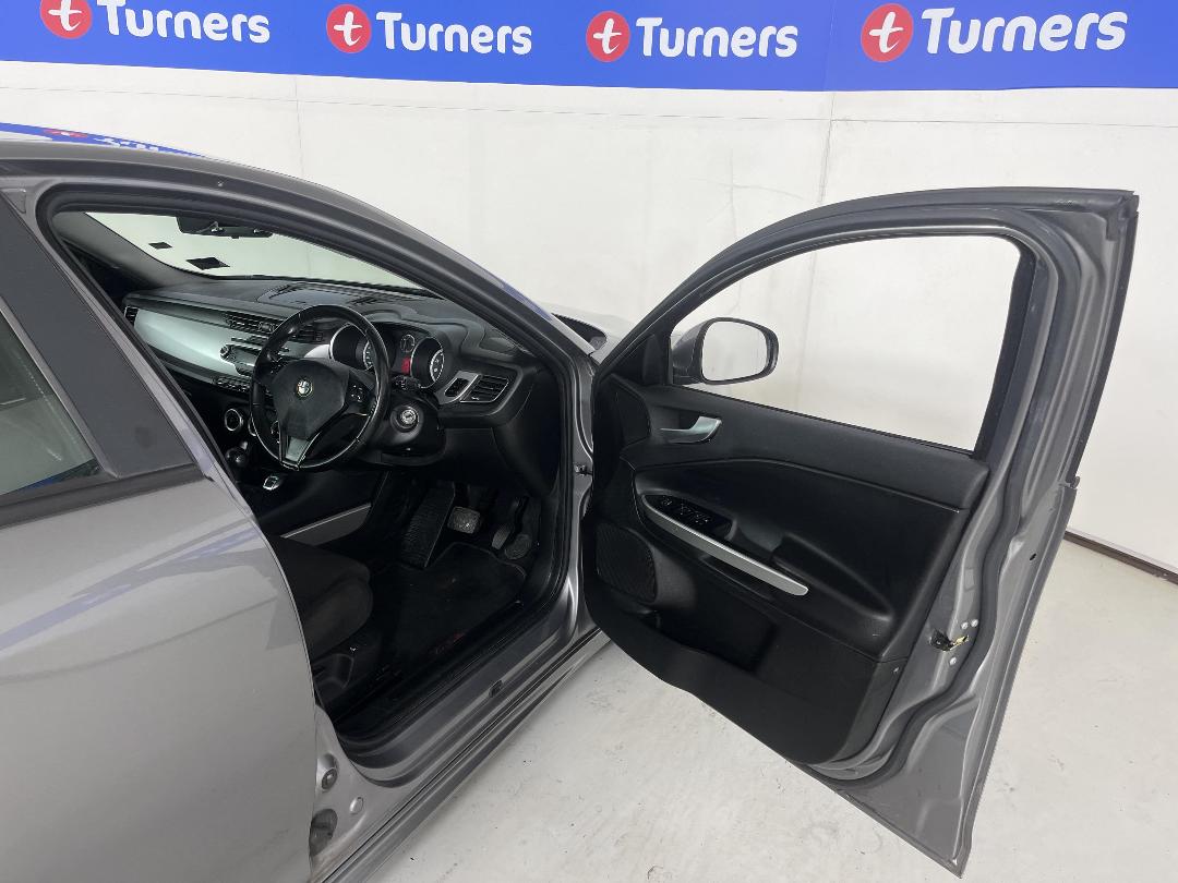 Photo '15' of Alfa Romeo Giulietta Photo '15' of Alfa Romeo Giulietta