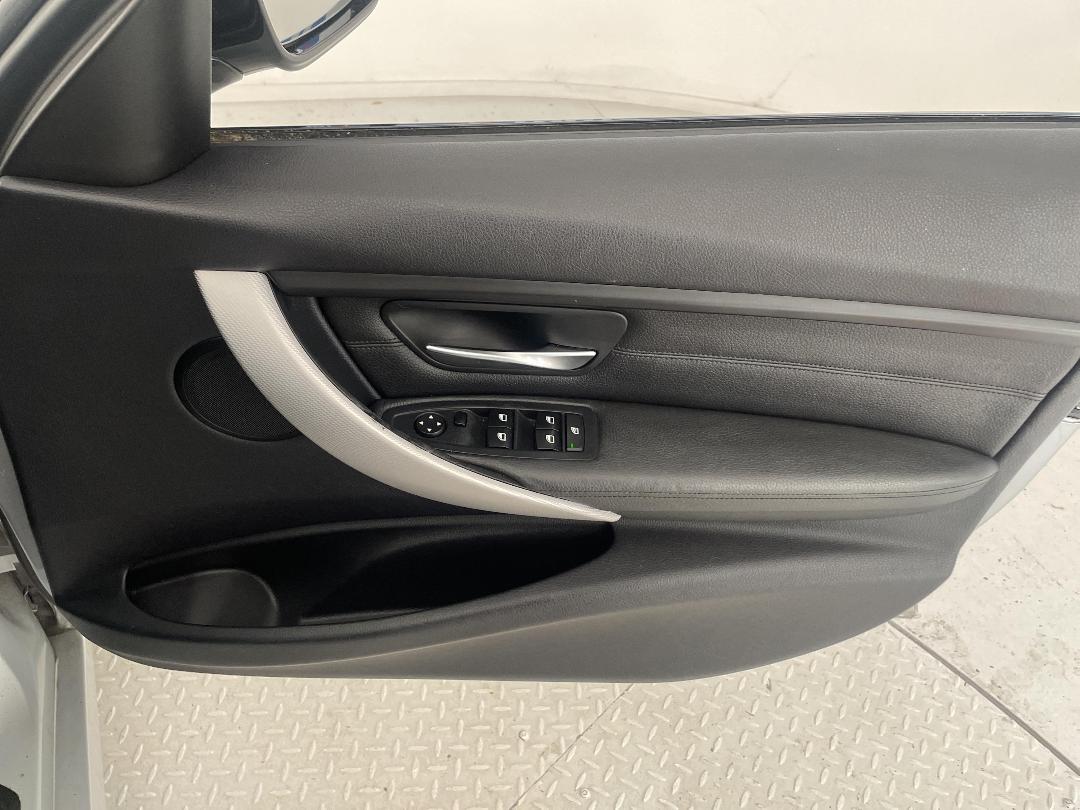 Photo '15' of BMW 3 Series Photo '15' of BMW 3 Series