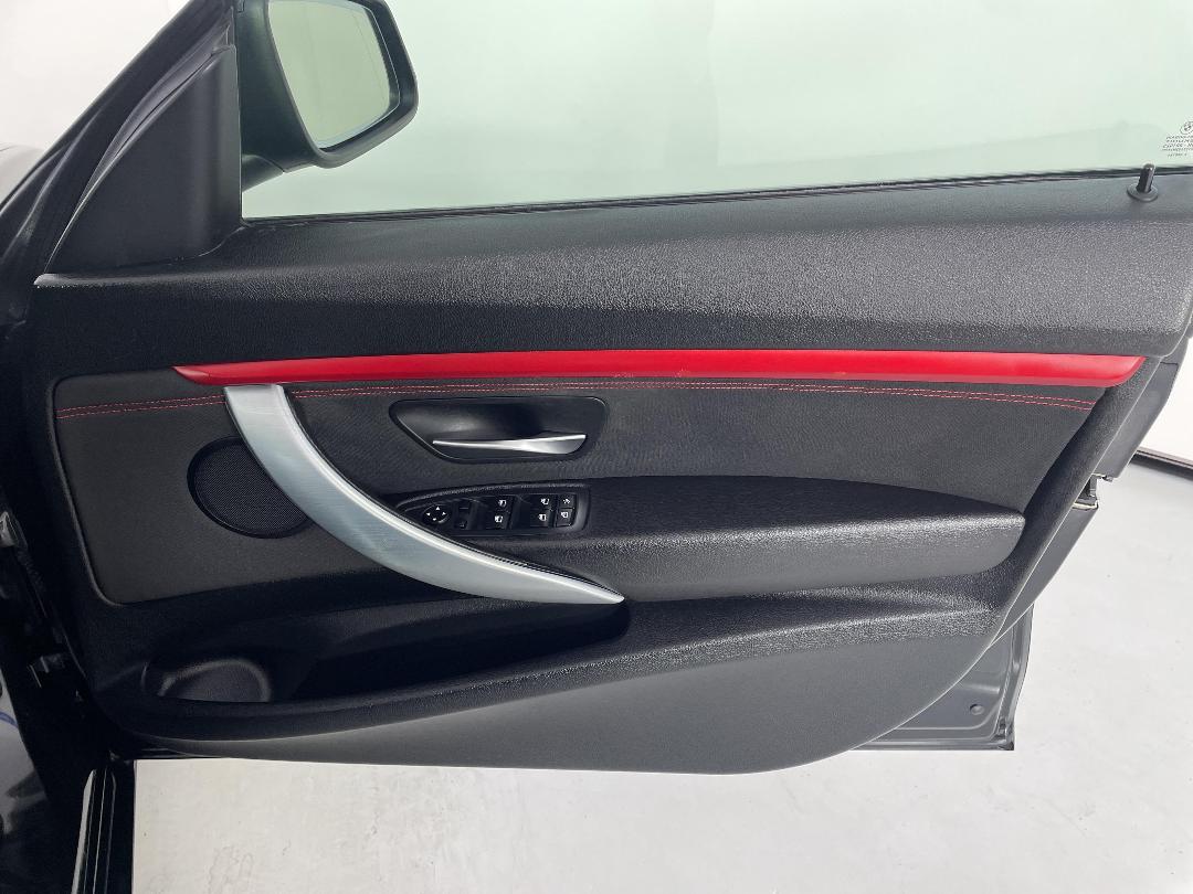 Photo '15' of BMW 320I Photo '15' of BMW 320I