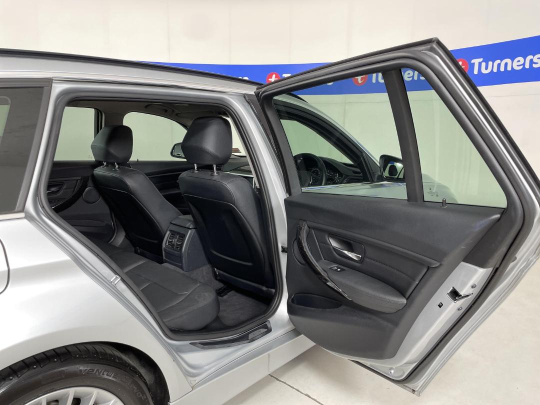 Photo '19' of BMW 320I Photo '19' of BMW 320I