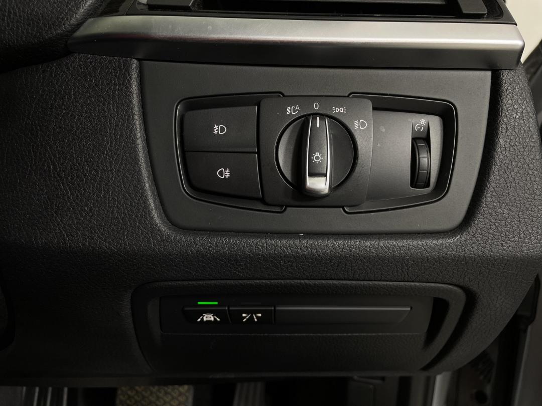 Photo '25' of BMW 320I Photo '25' of BMW 320I