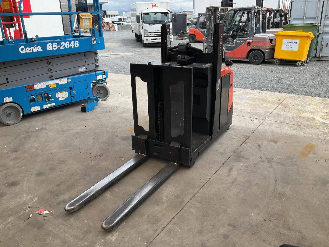 Photo '4' of BT OSSE100 Low Level Order Picker Forklift