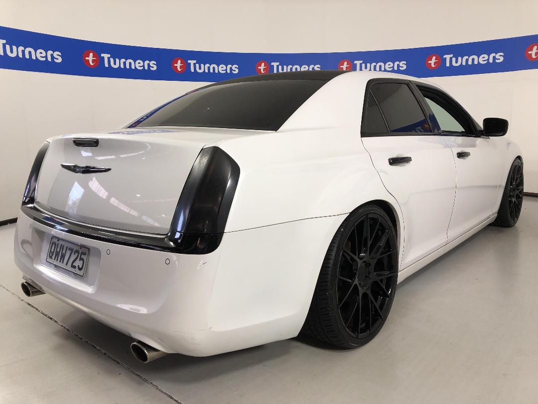 Photo '7' of Chrysler 300