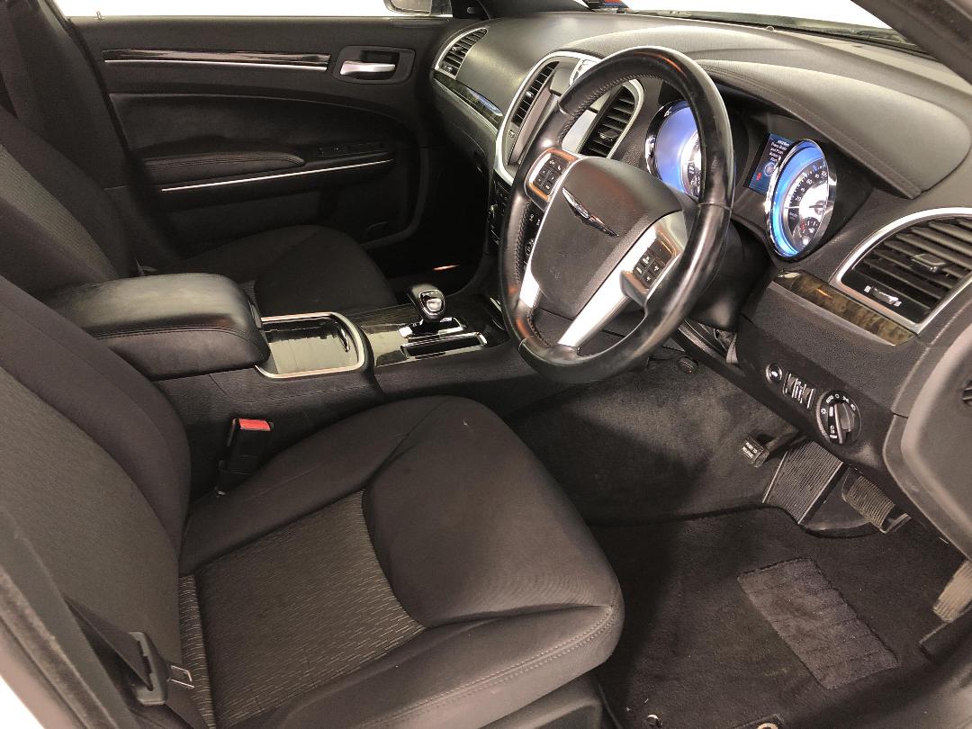 Photo '16' of Chrysler 300