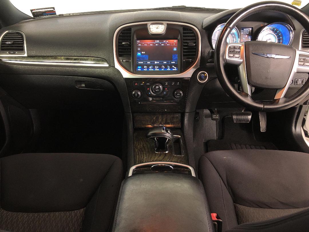 Photo '17' of Chrysler 300