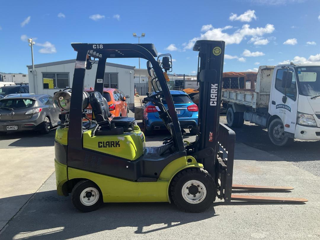 Photo '3' of Clark C18L Forklift
