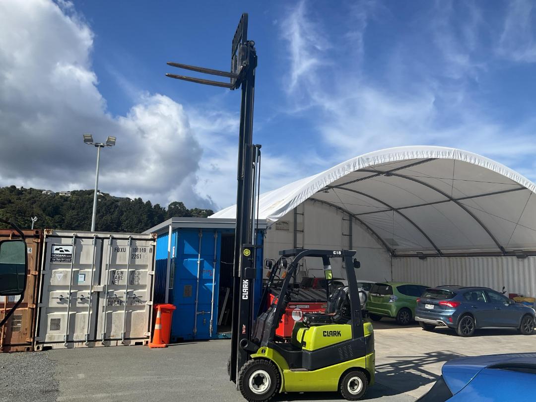 Photo '10' of Clark C18L Forklift