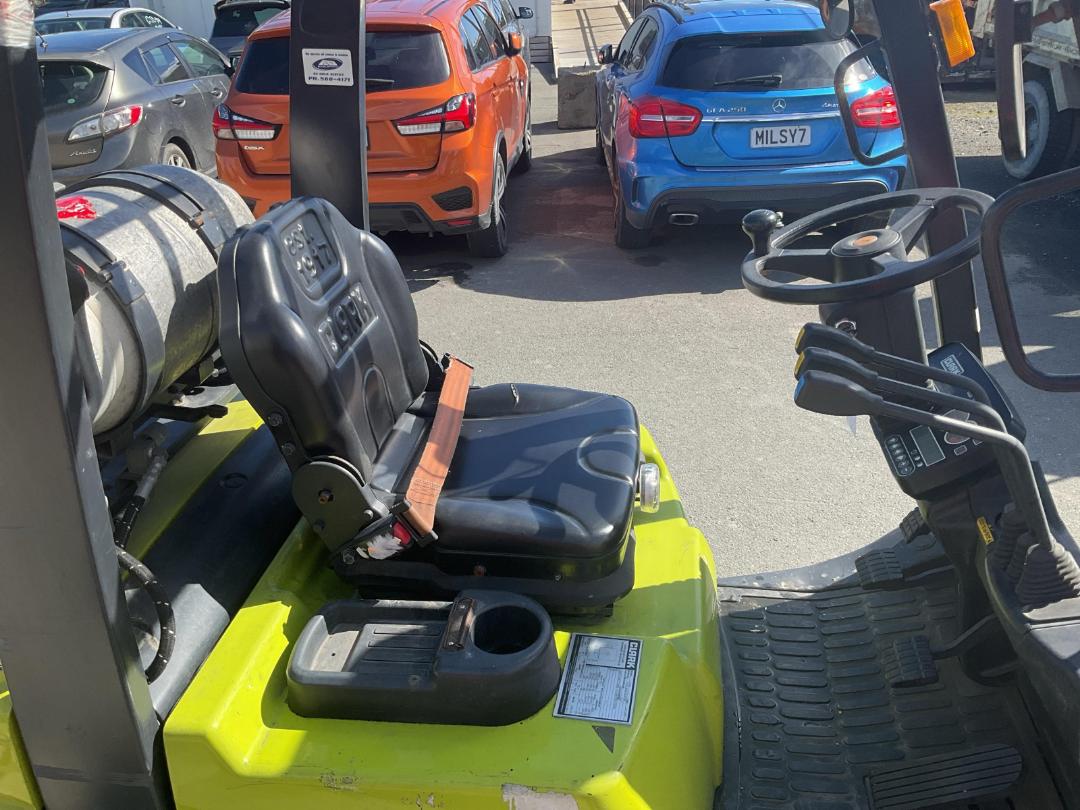 Photo '12' of Clark C18L Forklift