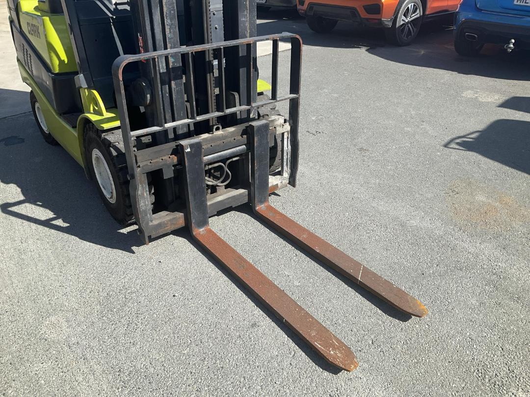 Photo '11' of Clark C18L Forklift
