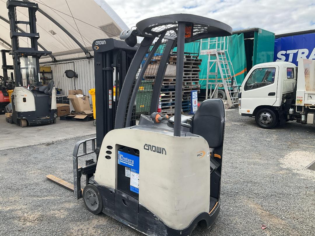 Photo '6' of Crown RC5515-30 Forklift