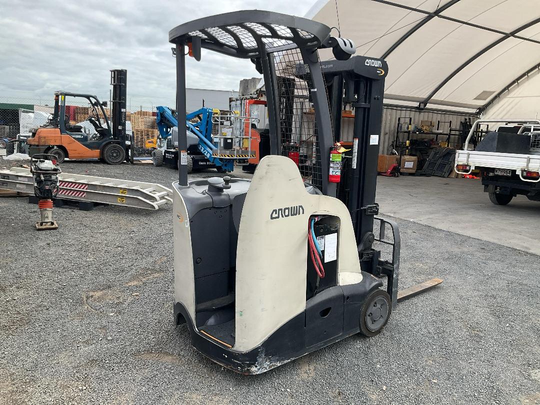 Photo '4' of Crown RC5515-30 Forklift