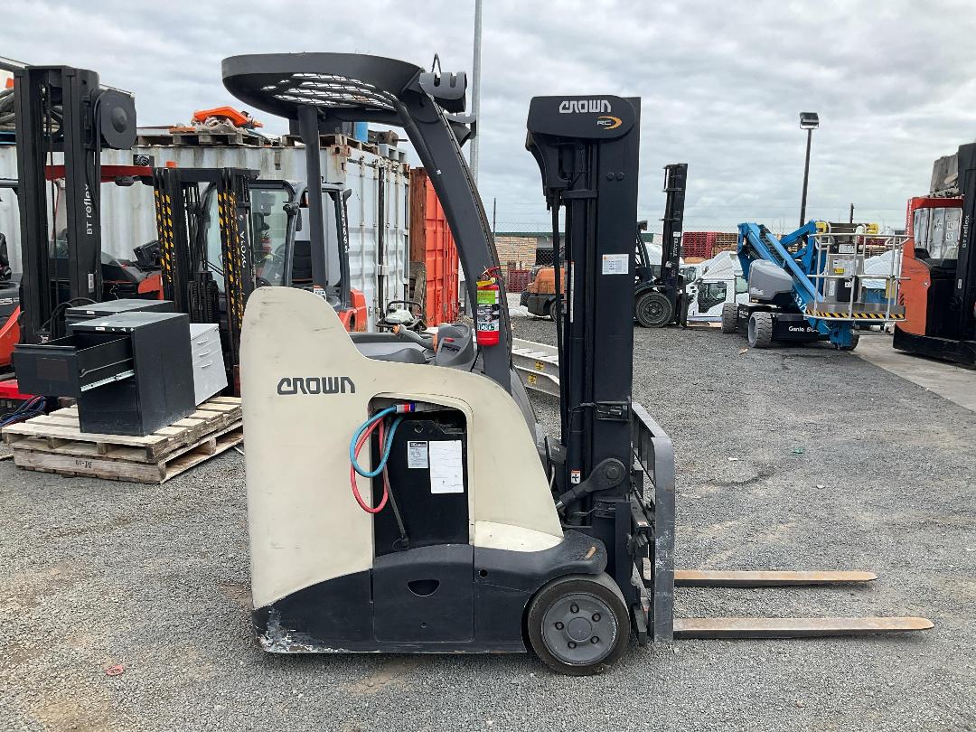 Photo '3' of Crown RC5515-30 Forklift