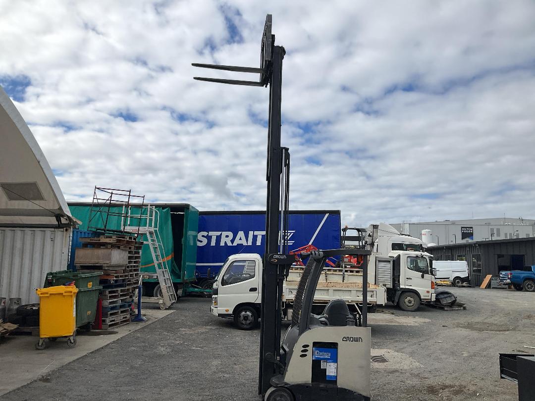 Photo '11' of Crown RC5515-30 Forklift