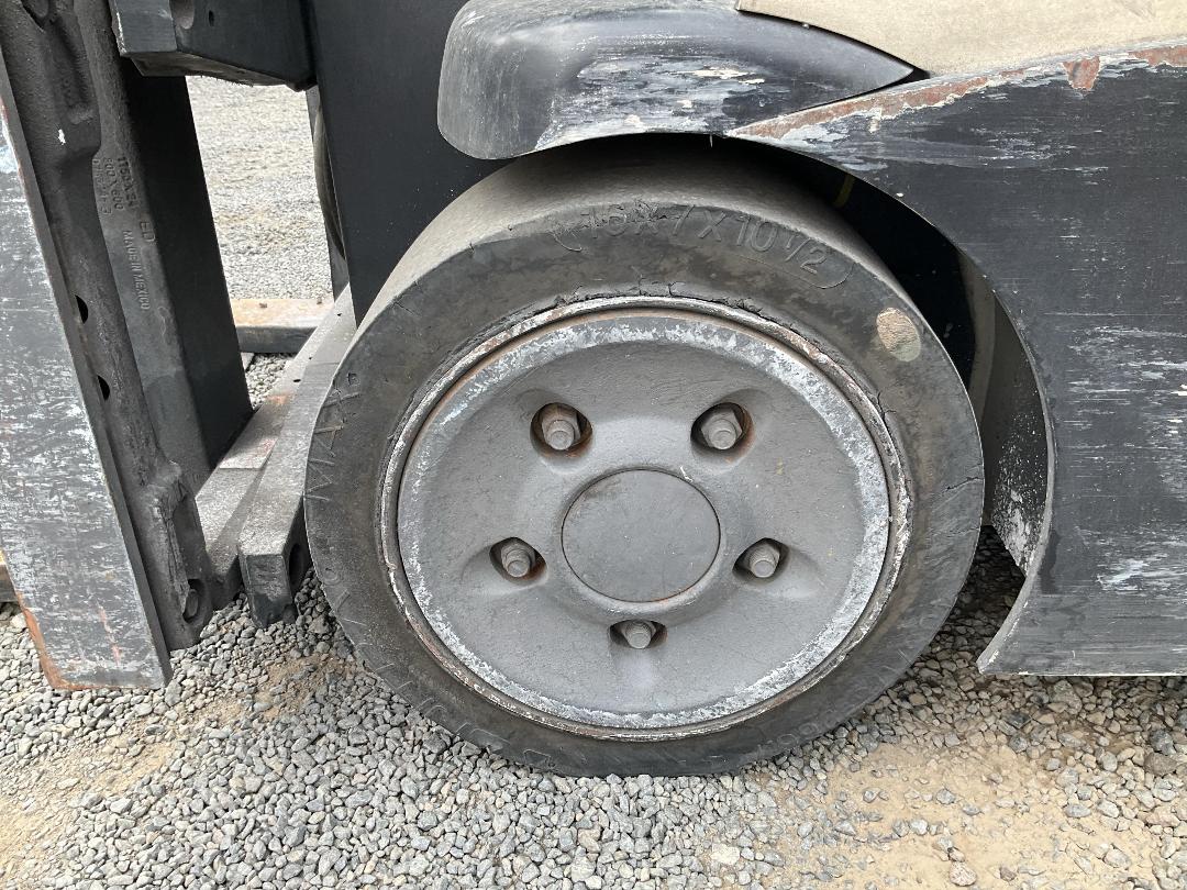 Photo '27' of Crown RC5515-30 Forklift