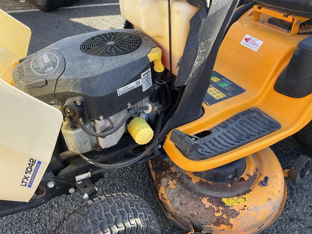 Photo '7' of Cub Cadet LTX1042 Mower
