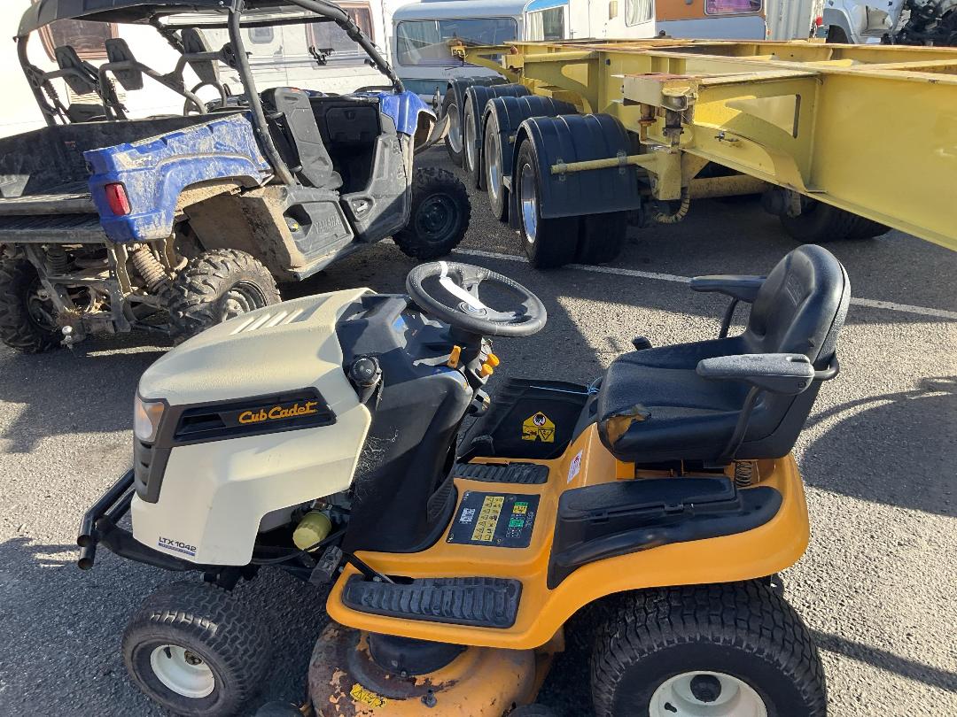 Photo '5' of Cub Cadet LTX1042 Mower