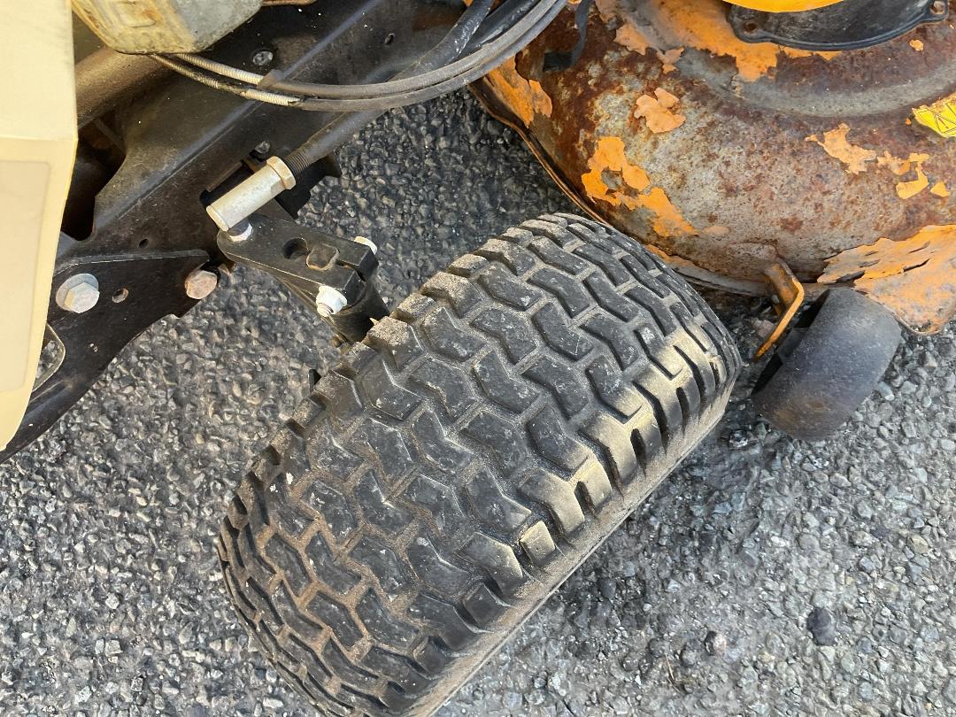 Photo '13' of Cub Cadet LTX1042 Mower