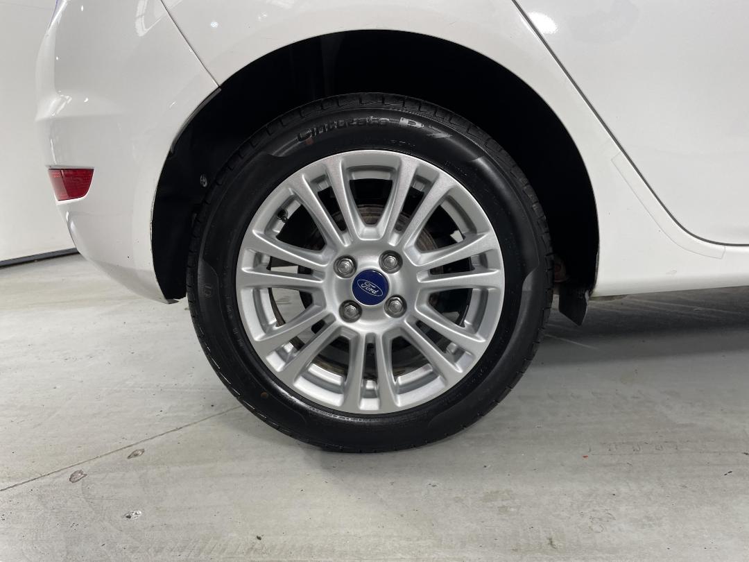 Photo '12' of Ford Fiesta Photo '12' of Ford Fiesta